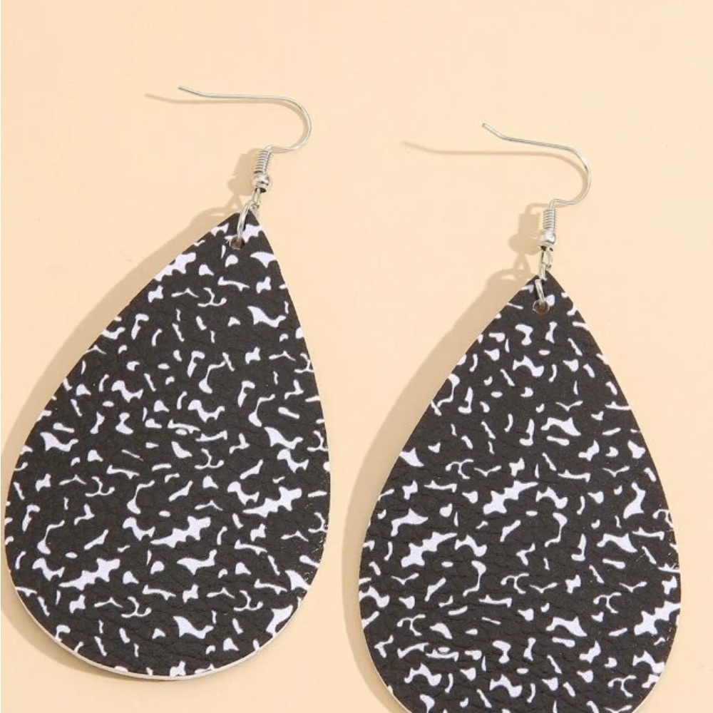 New teacher pencil paper lightweight earrings gift - Picture 4 of 4